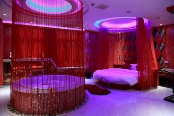Junfu Hotel (Shiqiao Subway Huangbian Food Street Branch) 3*