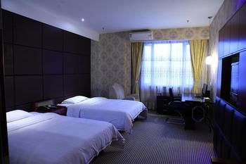 Junfu Hotel (Shiqiao Subway Huangbian Food Street Branch) 3*