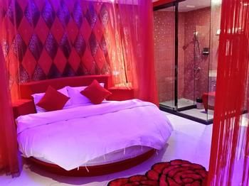 Junfu Hotel (Shiqiao Subway Huangbian Food Street Branch) 3*