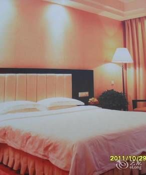 Junfu Hotel (Shiqiao Subway Huangbian Food Street Branch) 3*