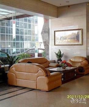 Junfu Hotel (Shiqiao Subway Huangbian Food Street Branch) 3*