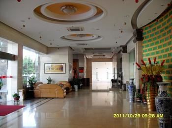Junfu Hotel (Shiqiao Subway Huangbian Food Street Branch) 3*
