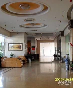 Junfu Hotel (Shiqiao Subway Huangbian Food Street Branch) 3*