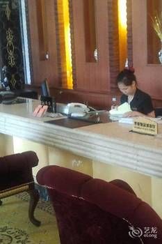Junfu Hotel (Shiqiao Subway Huangbian Food Street Branch) 3*
