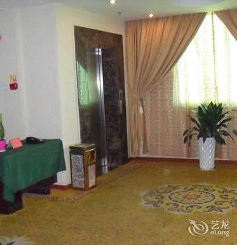 Junfu Hotel (Shiqiao Subway Huangbian Food Street Branch) 3*