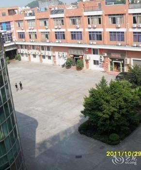 Junfu Hotel (Shiqiao Subway Huangbian Food Street Branch) 3*