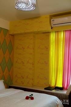 Junfu Hotel (Shiqiao Subway Huangbian Food Street Branch) 3*