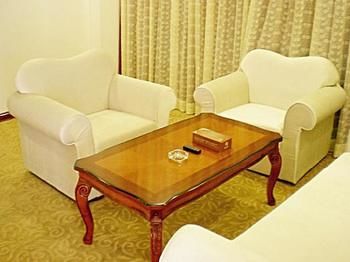 Xinhang Hotel (Zhuhai Jinwan Airport Science and Technology College) 3*