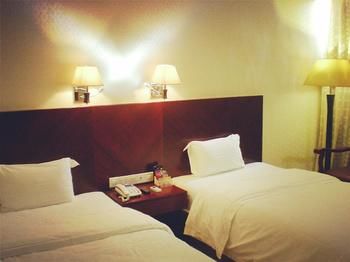 Xinhang Hotel (Zhuhai Jinwan Airport Science and Technology College) 3*