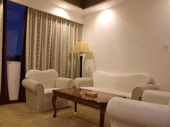 Xinhang Hotel (Zhuhai Jinwan Airport Science and Technology College) 3*