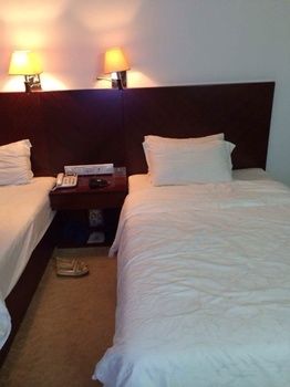 Xinhang Hotel (Zhuhai Jinwan Airport Science and Technology College) 3*