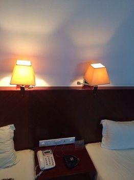 Xinhang Hotel (Zhuhai Jinwan Airport Science and Technology College) 3*