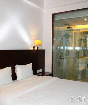 Xinhang Hotel (Zhuhai Jinwan Airport Science and Technology College) 3*