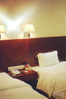 Xinhang Hotel (Zhuhai Jinwan Airport Science and Technology College) 3*