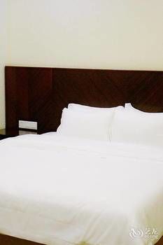 Xinhang Hotel (Zhuhai Jinwan Airport Science and Technology College) 3*