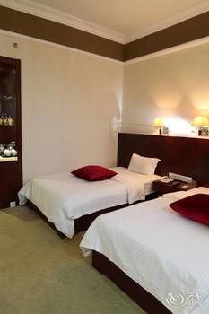 Xinhang Hotel (Zhuhai Jinwan Airport Science and Technology College) 3*