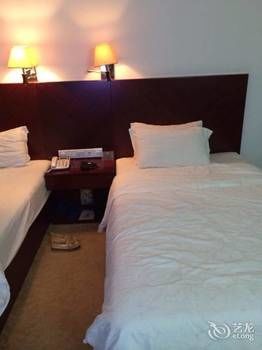 Xinhang Hotel (Zhuhai Jinwan Airport Science and Technology College) 3*