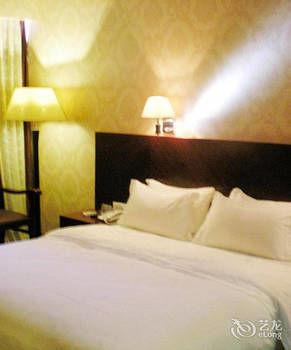 Xinhang Hotel (Zhuhai Jinwan Airport Science and Technology College) 3*