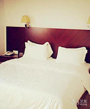 Xinhang Hotel (Zhuhai Jinwan Airport Science and Technology College) 3*
