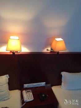 Xinhang Hotel (Zhuhai Jinwan Airport Science and Technology College) 3*