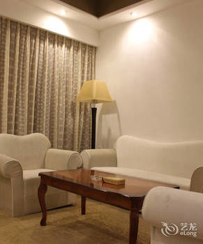 Xinhang Hotel (Zhuhai Jinwan Airport Science and Technology College) 3*