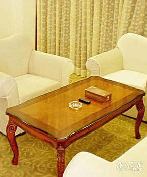 Xinhang Hotel (Zhuhai Jinwan Airport Science and Technology College) 3*