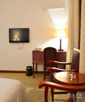 Xinhang Hotel (Zhuhai Jinwan Airport Science and Technology College) 3*