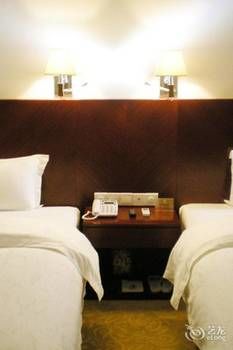 Xinhang Hotel (Zhuhai Jinwan Airport Science and Technology College) 3*
