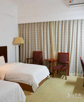 Xinhang Hotel (Zhuhai Jinwan Airport Science and Technology College) 3*