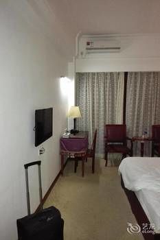 Xinhang Hotel (Zhuhai Jinwan Airport Science and Technology College) 3*