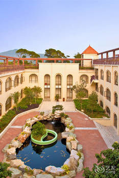 L.V.BAY 3*