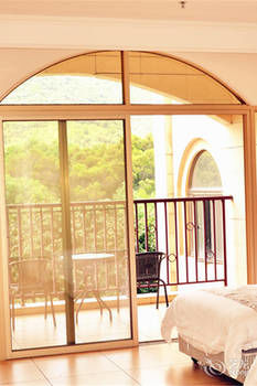 L.V.BAY 3*