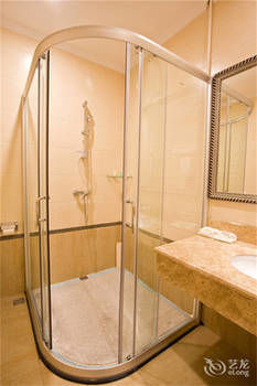 L.V.BAY 3*