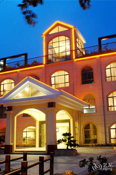 L.V.BAY 3*
