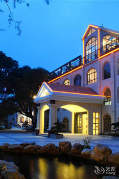 L.V.BAY 3*