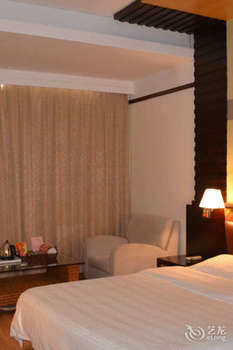 Boutique Holiday Hotel (Beihai Beibuwan Square) 3*