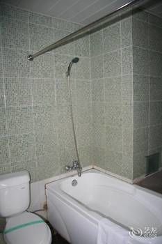 Boutique Holiday Hotel (Beihai Beibuwan Square) 3*