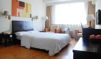 Boutique Holiday Hotel (Beihai Beibuwan Square) 3*