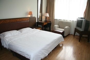 Boutique Holiday Hotel (Beihai Beibuwan Square) 3*