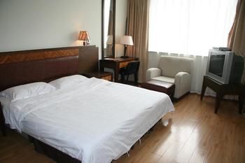 Boutique Holiday Hotel (Beihai Beibuwan Square) 3*