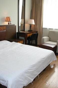Boutique Holiday Hotel (Beihai Beibuwan Square) 3*