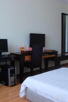 Boutique Holiday Hotel (Beihai Beibuwan Square) 3*