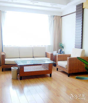 Boutique Holiday Hotel (Beihai Beibuwan Square) 3*