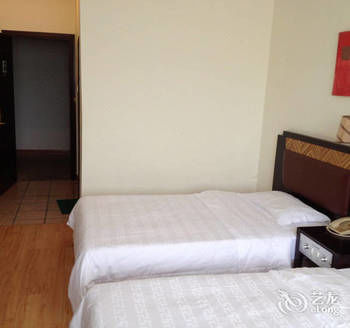 Boutique Holiday Hotel (Beihai Beibuwan Square) 3*