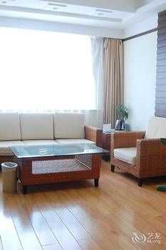Boutique Holiday Hotel (Beihai Beibuwan Square) 3*