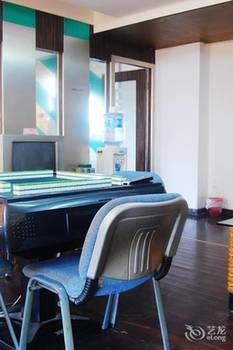 Boutique Holiday Hotel (Beihai Beibuwan Square) 3*