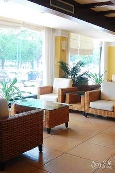 Boutique Holiday Hotel (Beihai Beibuwan Square) 3*