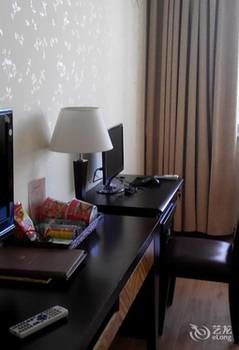 Boutique Holiday Hotel (Beihai Beibuwan Square) 3*
