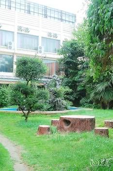 Boutique Holiday Hotel (Beihai Beibuwan Square) 3*