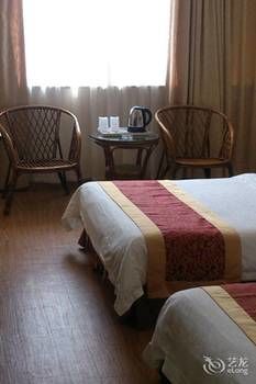 Boutique Holiday Hotel (Beihai Beibuwan Square) 3*